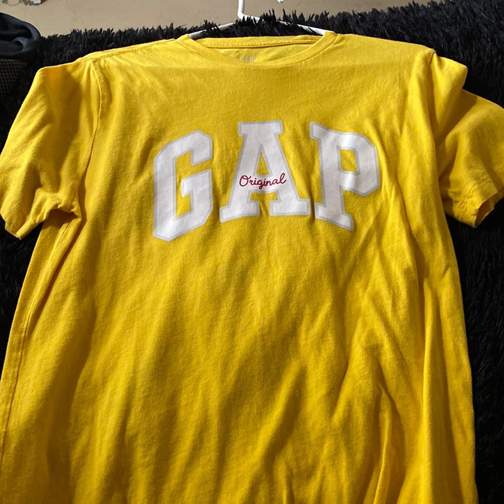 yellow gap tee